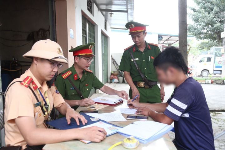 Late payment of traffic violation fines incurs an additional 0.05% per day.