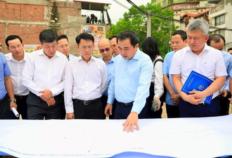 Hanoi Party Secretary Trần Đức Thắng reviews progress on key infrastructure projects in the capital