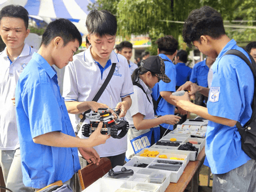 Vietnam ramps up large-scale screening of technology talent as high-tech training programs expand.