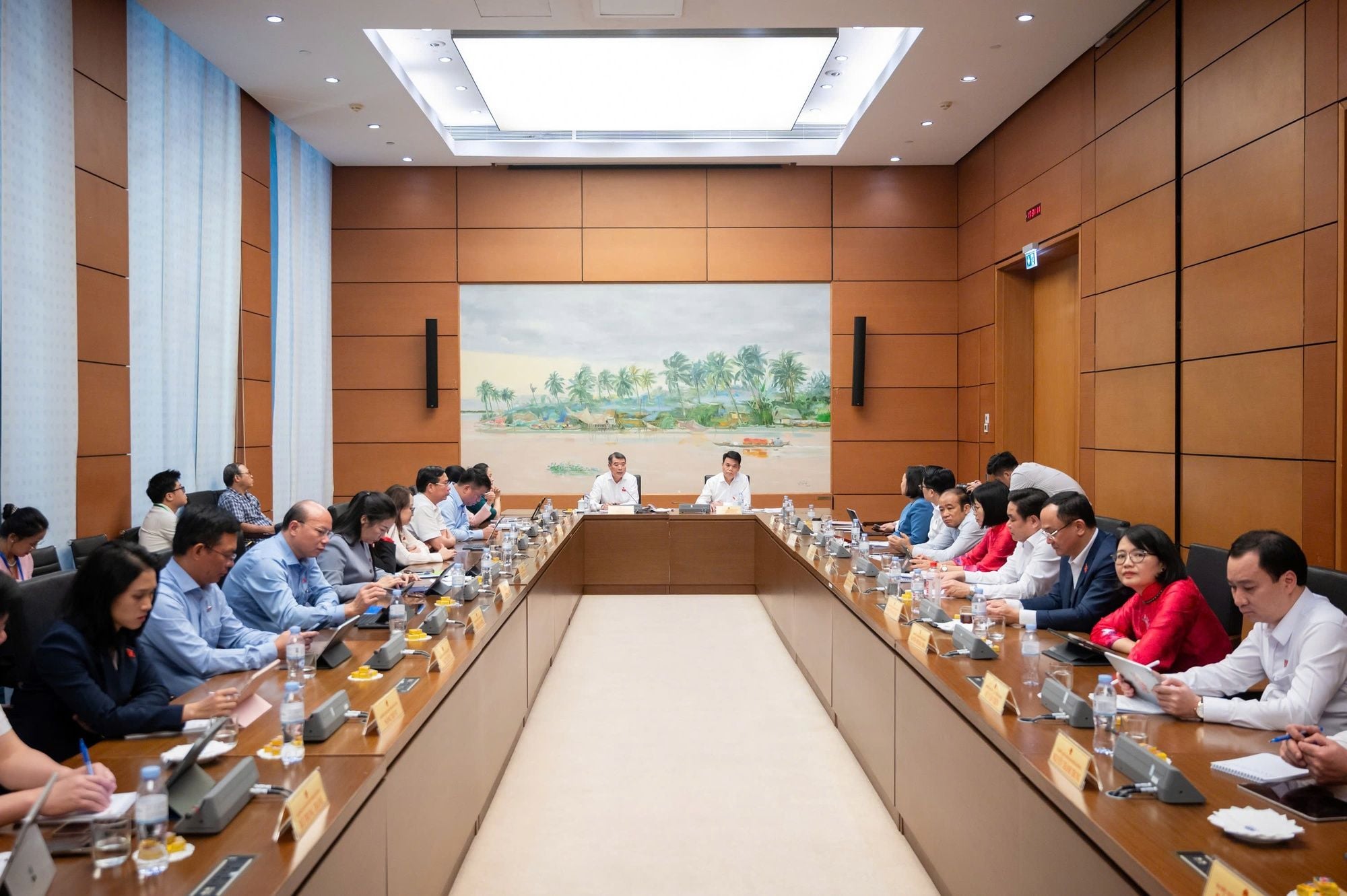 Prime Minister says tax threshold for household businesses must be raised to 1 billion VND per year