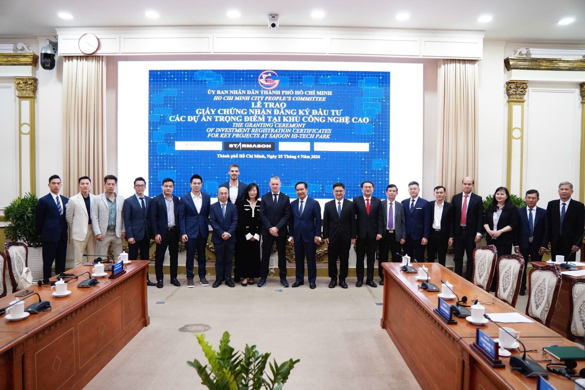 Ho Chi Minh City awards investment certificates for four strategic high-tech projects