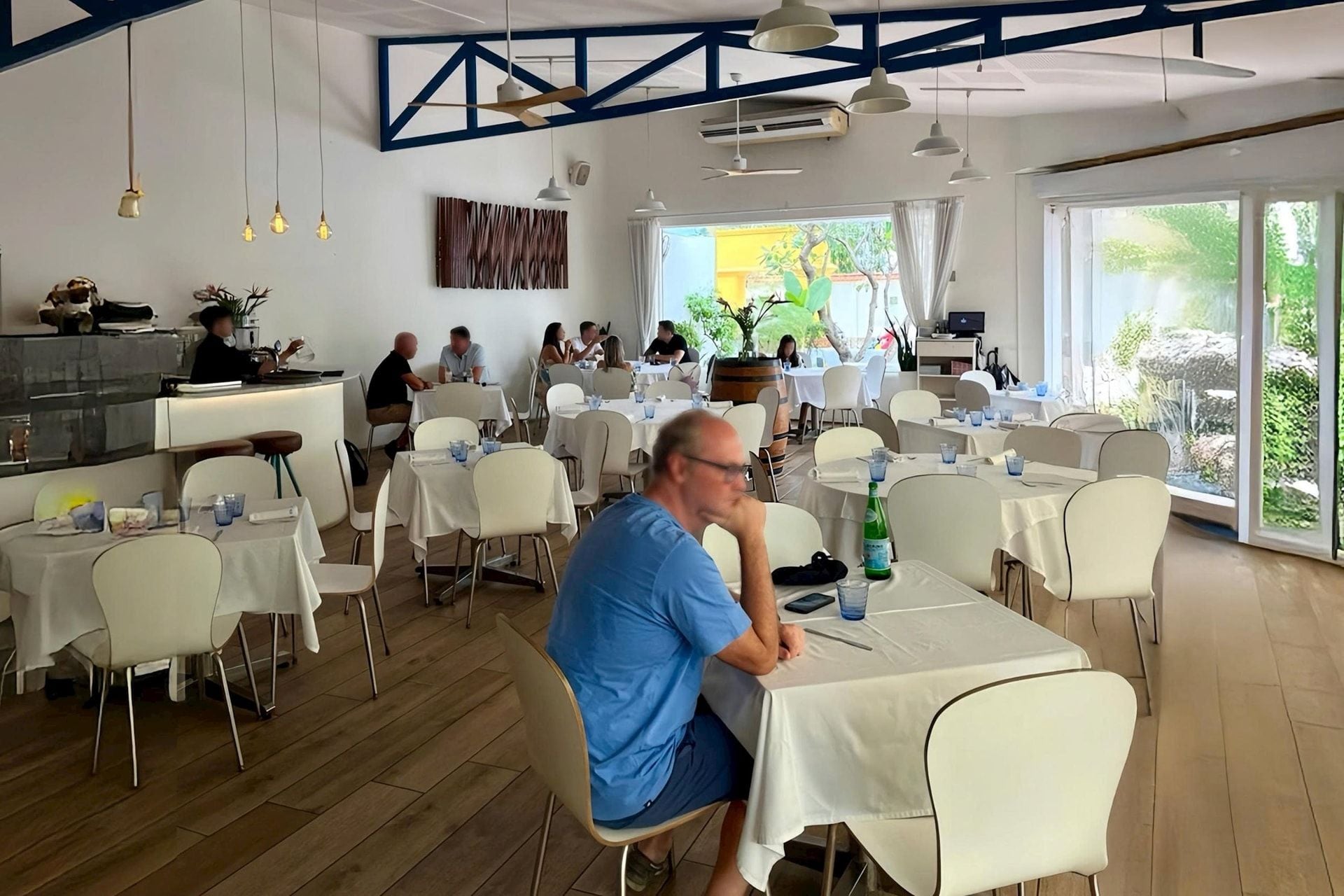 Tại sao giá nguyên liệu đã hạ nhiệt nhưng giá bán tại hàng quán vẫn ở mức cao