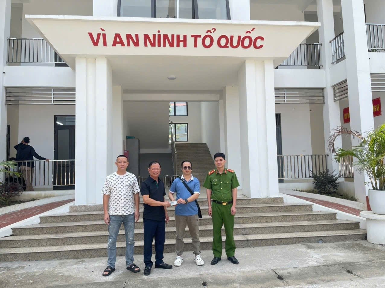 Man born in 1987 returns 250 million VND after mistaken transfer; recipient checks account and reports to police