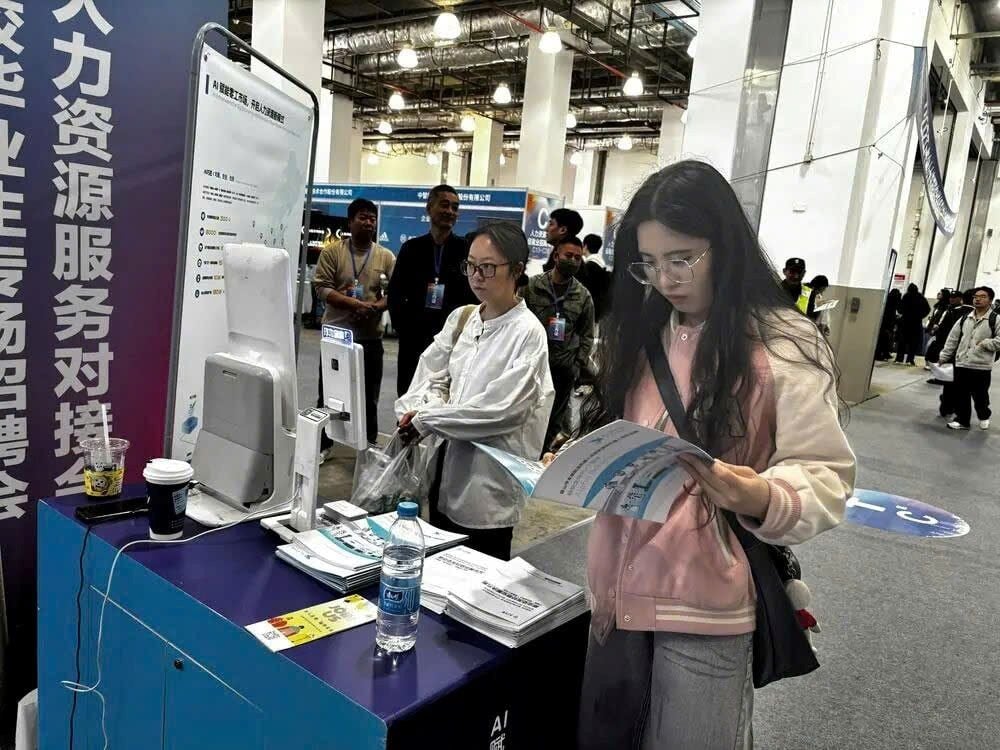 Salaries of 250 million VND per month still not enough as AI talent drives fierce competition among tech giants; seven companies vie for a single candidate