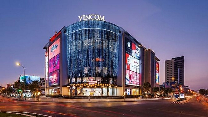 Cổ phiếu VRE Trong năm 2023, Vincom Retail đặt kế hoạch khai trương thêm 2 trung tâm thương mại và dự kiến bổ sung hơn 800.000 m2 diện tích sàn bán lẻ vào danh mục dự án trong ba năm tiếp theo, theo đó VMM The Empire và Đông Anh Cổ Loa tại Hà Nội, VCP Vinh tại tỉnh Nghệ An và VCP Bắc Giang tại tỉnh Bắc Giang là một số trung tâm thương mại sắp khánh thành.