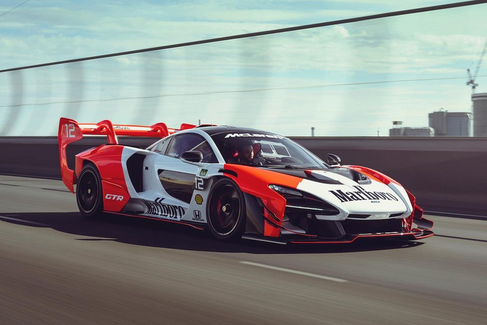 McLaren Senna GTR vẫn được trang bị động cơ V8 twin-turbo 4.0L, tuy nhiên công suất được tăng thêm 25 mã lực, đạt mức tối đa 825 mã lực và mô-men xoắn 800 Nm.