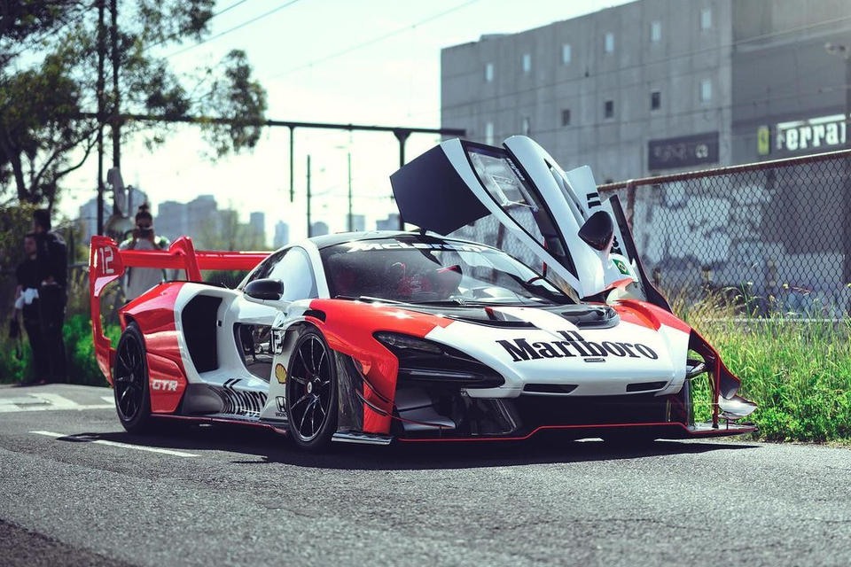 Tại thời điểm ra mắt, McLaren Senna GTR có giá khởi điểm khoảng 1,4 triệu USD. Hiện tại, giá trị bán lại của siêu xe này rơi vào khoảng 2 triệu USD.