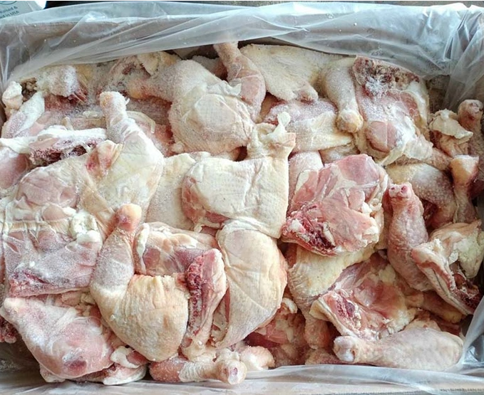 Mỗi tháng có hàng chục nghìn tấn gà thải được nhập lậu qua biên giới vào Việt Nam