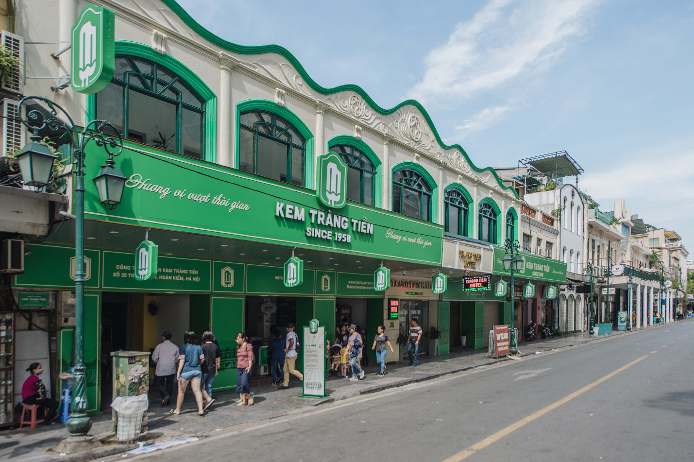 Cơ sở chính Kem Tràng Tiền ở số 35 Tràng Tiền, Q.Hoàn Kiếm, Hà Nội