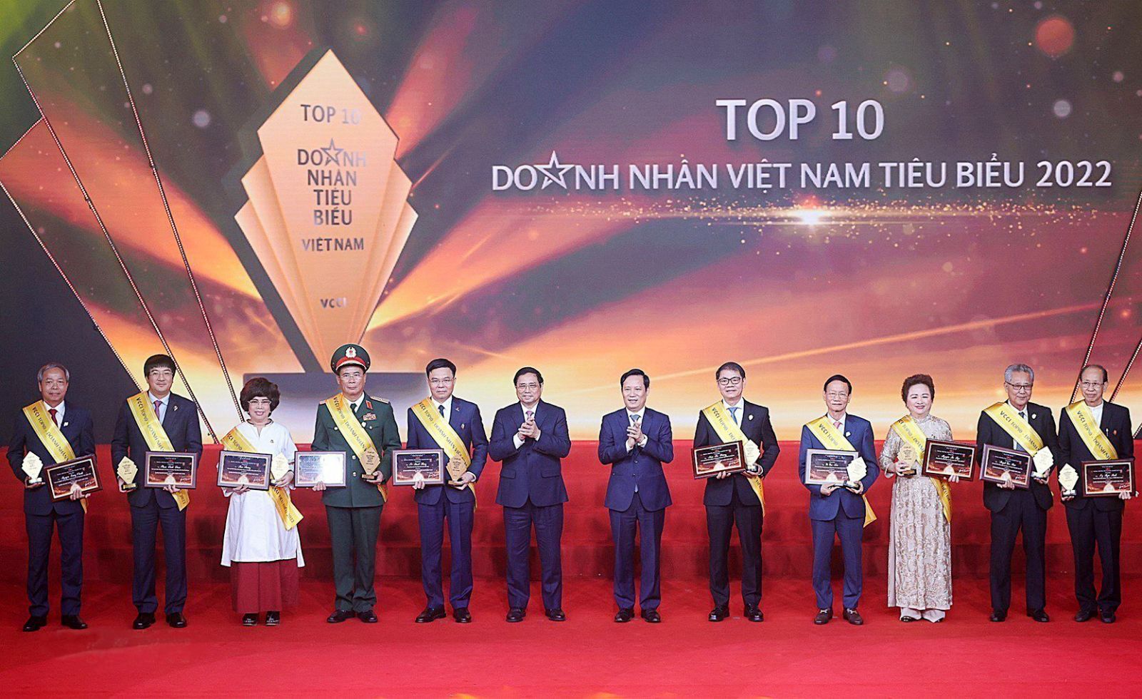 Ông Trần Bá Dương nằm trong top 10 doanh nhân Việt Nam