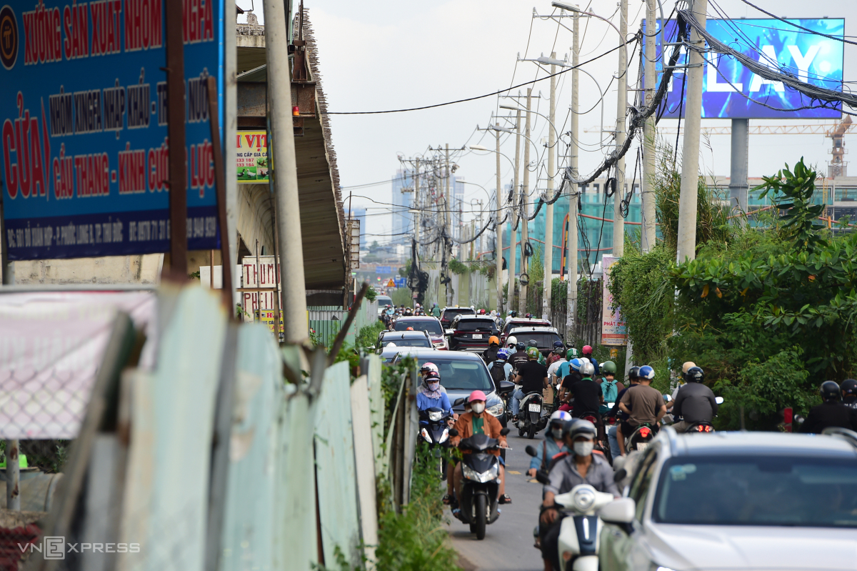 xây cầu vượt sông ở TP HCM