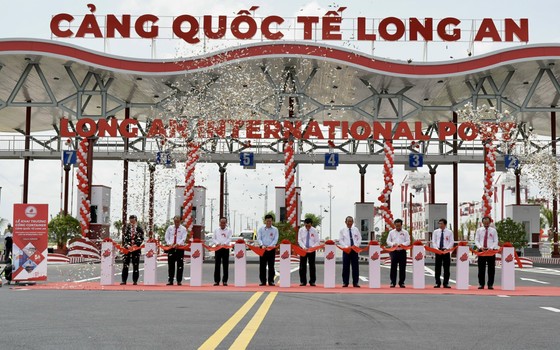 Cảng quốc tế Long An hợp long 7 cầu cảng