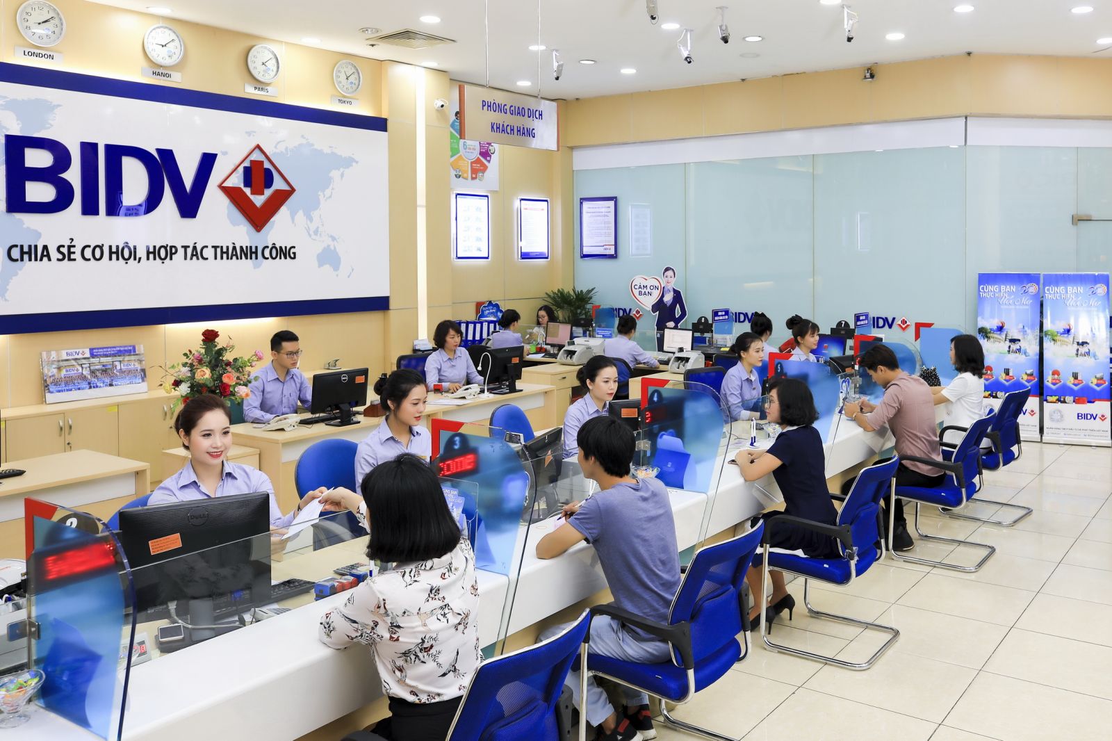 Cổ phiếu khuyến nghị hôm nay 28/6: BID, HAH và HHV  ​