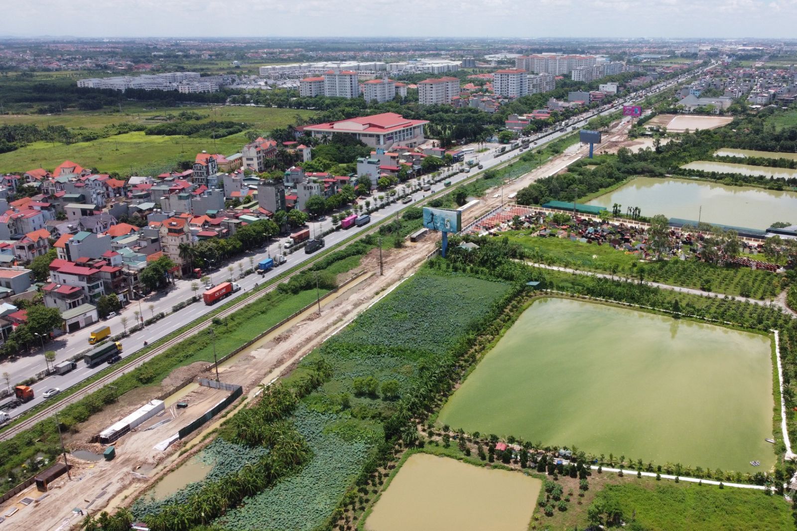 Uỷ ban Nhân dân huyện Gia Lâm cho rằng, việc thành lập quận và phường sẽ giúp hệ thống hạ tầng giao thông, y tế, giáo dục... được đầu tư đồng bộ.