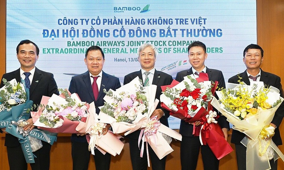 Ông Lê Thái Sâm (ngoài cùng bên phải) vào HĐQT Bamboo Airways từ tháng 8/2022.