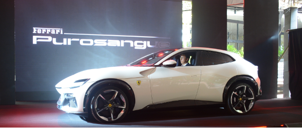 Siêu xe ô tô Ferrari Purosangue được thiết kế 4 cửa hai bên thân xe. Ảnh: Thanh Niên