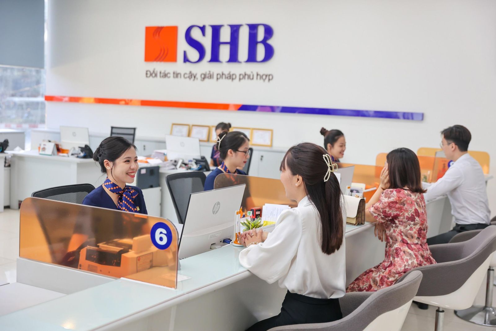 Giá trị thương hiệu của SHB tăng mạnh phản ánh những nỗ lực không ngừng của Ngân hàng trong việc vừa đảm bảo hoạt động kinh doanh an toàn, bền vững.