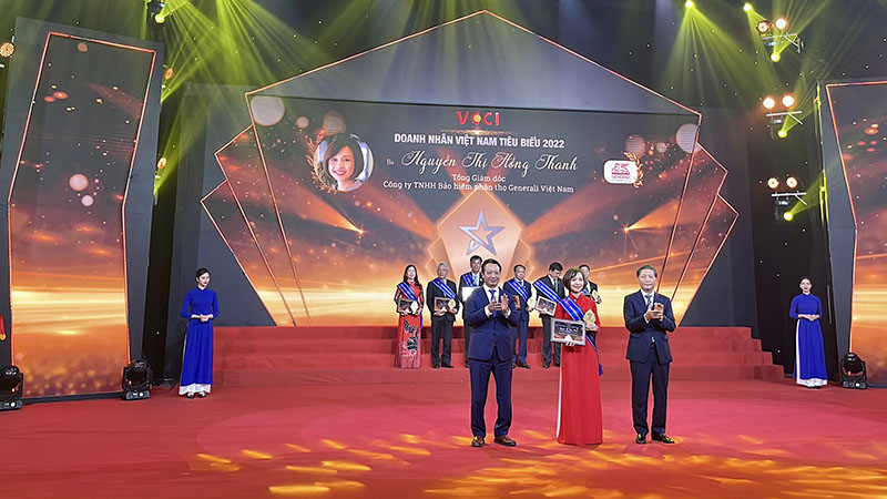 Tổng giám đốc Generali Việt Nam Nguyễn Thị Hồng Thanh (Tina Nguyễn) được vinh danh “Doanh nhân Việt Nam tiêu biểu 2022”, danh hiệu do Liên đoàn Thương mại và Công nghiệp Việt Nam (VCCI) trao tặng.