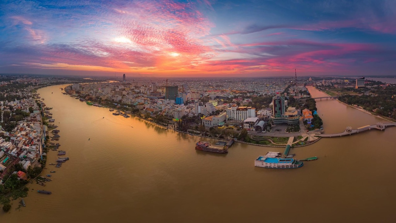 Nếu có thời gian bạn hãy ghé thăm thành phố Cần Thơ để ngắm nhìn vẻ đẹp sông nước của thành phố đáng sống này nhé. Chắc chắn Cần Thơ sẽ mang đến cho bạn nhiều dấu ấn đẹp trong chuyến đi của mình.