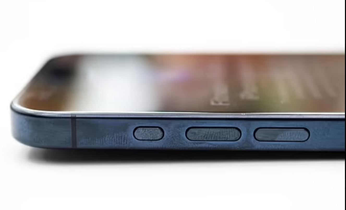  Iphone 15 Pro và 15 Pro Max có thể bị đổi màu lớp titan nếu không dùng ốp bảo vệ