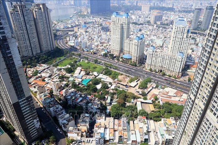 Thành phố Hồ Chí Minh phát triển nhà ở trong giai đoạn 2021 - 2030 đồng bộ với cơ sở hạ tầng, đặc biệt hạ tầng kỹ thuật giao thông và xã hội.