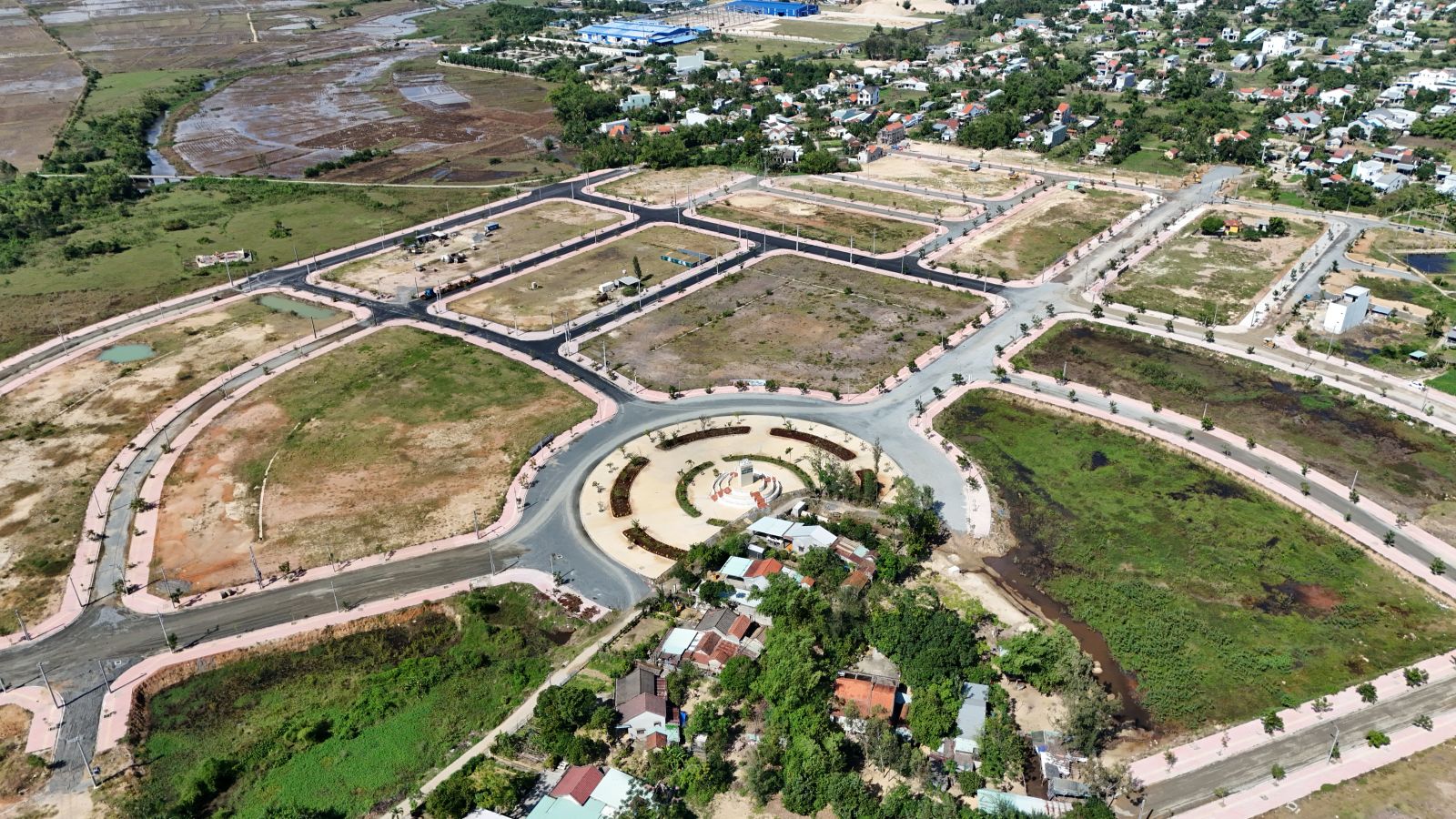 Đất nền vẫn là phân khúc "dẫn dắt" thị trường bất động sản khu vực Đà Nẵng và vùng phụ cận.