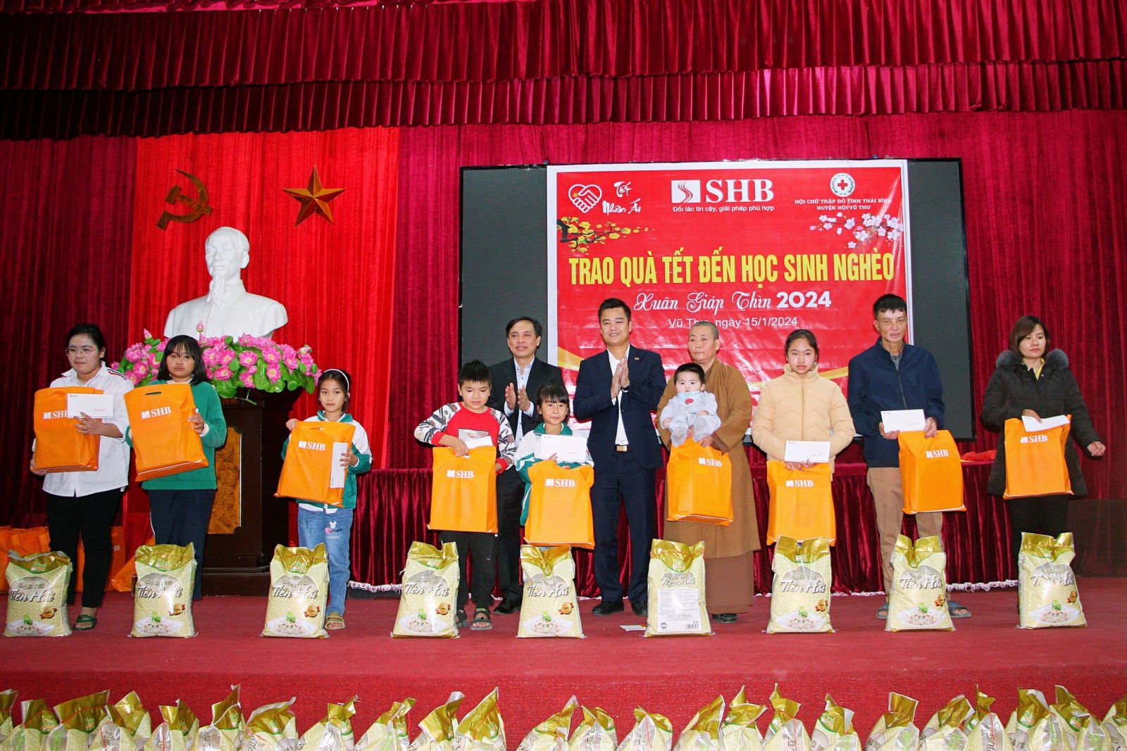 SHB đem Tết ấm tới trẻ em nghèo tỉnh Thái Bình