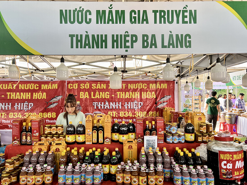 Quầy hàng được dán tem TXNG tại Thanh Hóa. Ảnh: Trần Hằng