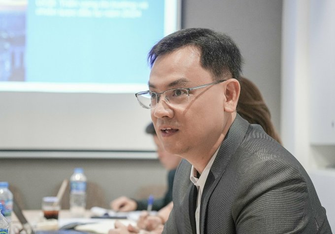 Ông Đinh Đức Quang, Giám đốc điều hành Khối kinh doanh tiền tệ UOB Việt Nam chia sẻ tại hội thảo ngày 23/5. Ảnh: UOB