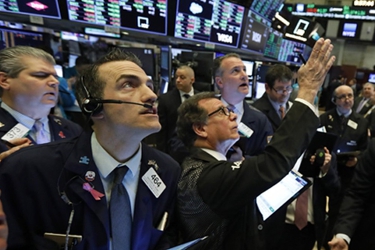 Dow Jones tăng 409 điểm nhờ thông tin tích cực từ đàm phán trần nợ của Mỹ