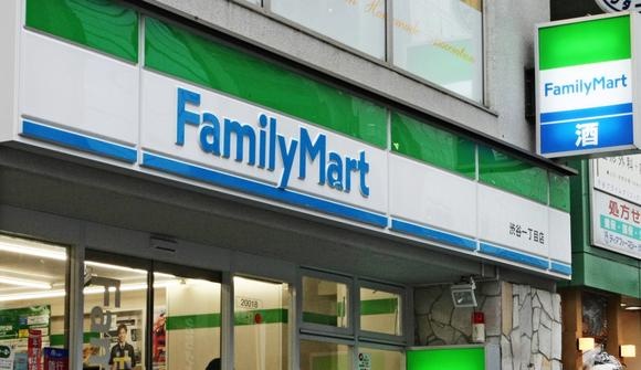 Tại sao Family Mart tập trung vào kinh doanh quần áo?