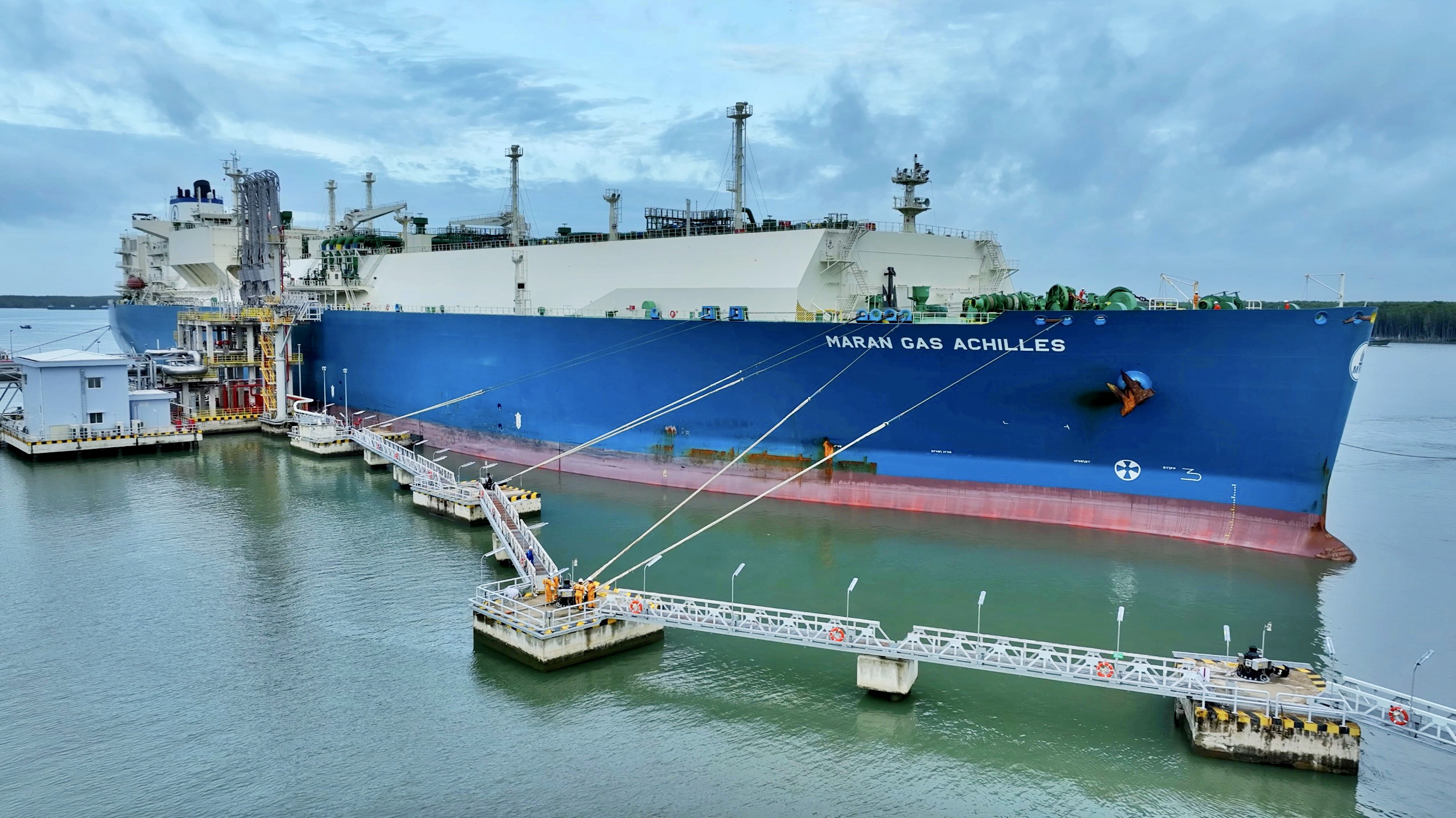 PV GAS hoàn thành tiếp nhận gần 70.000 tấn LNG đầu tiên về kho cảng Thị Vải