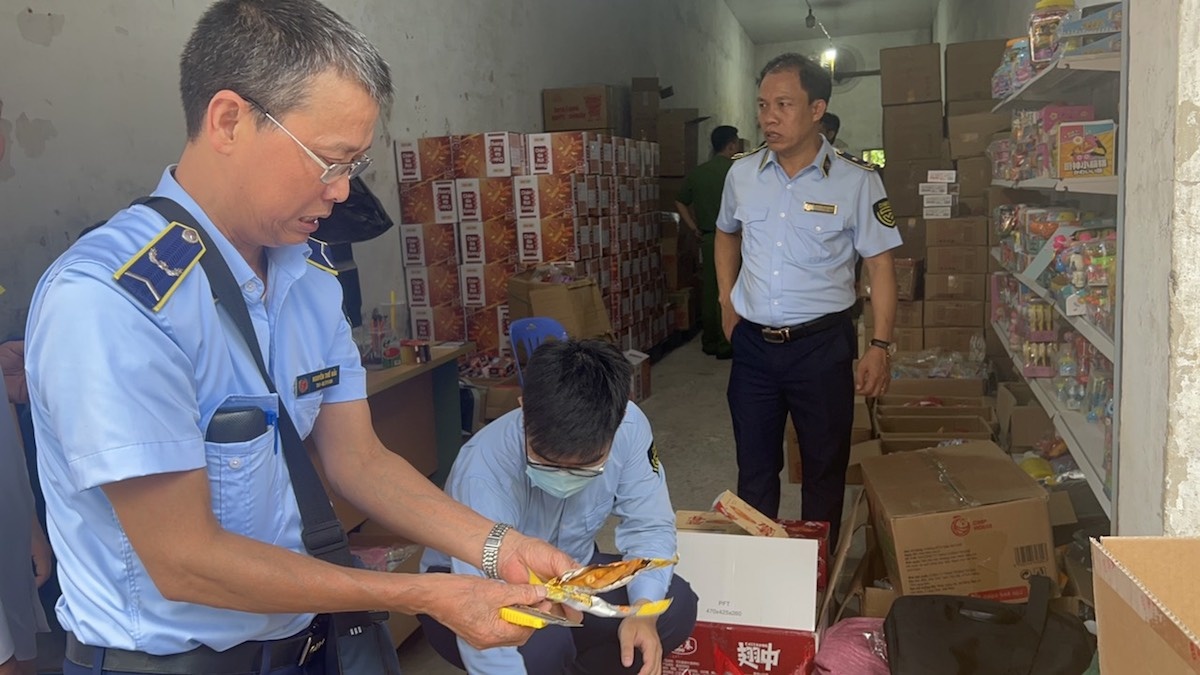 Siết chặt kiểm soát an toàn thực phẩm ở Hà Nội