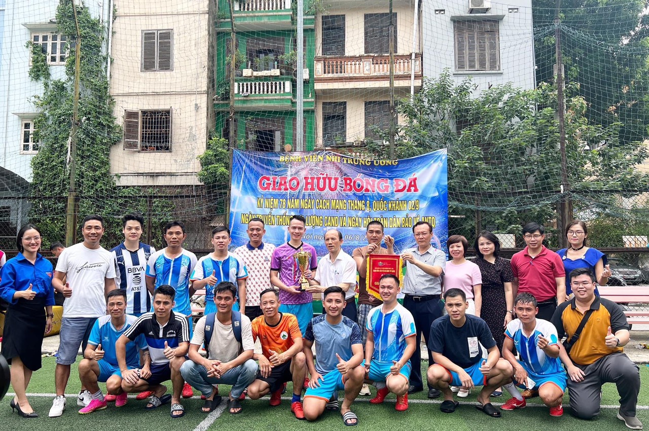 CLB Liên quân nhà báo Hà Nội giao hữu bóng đá mừng sự kiện lớn của đất nước
