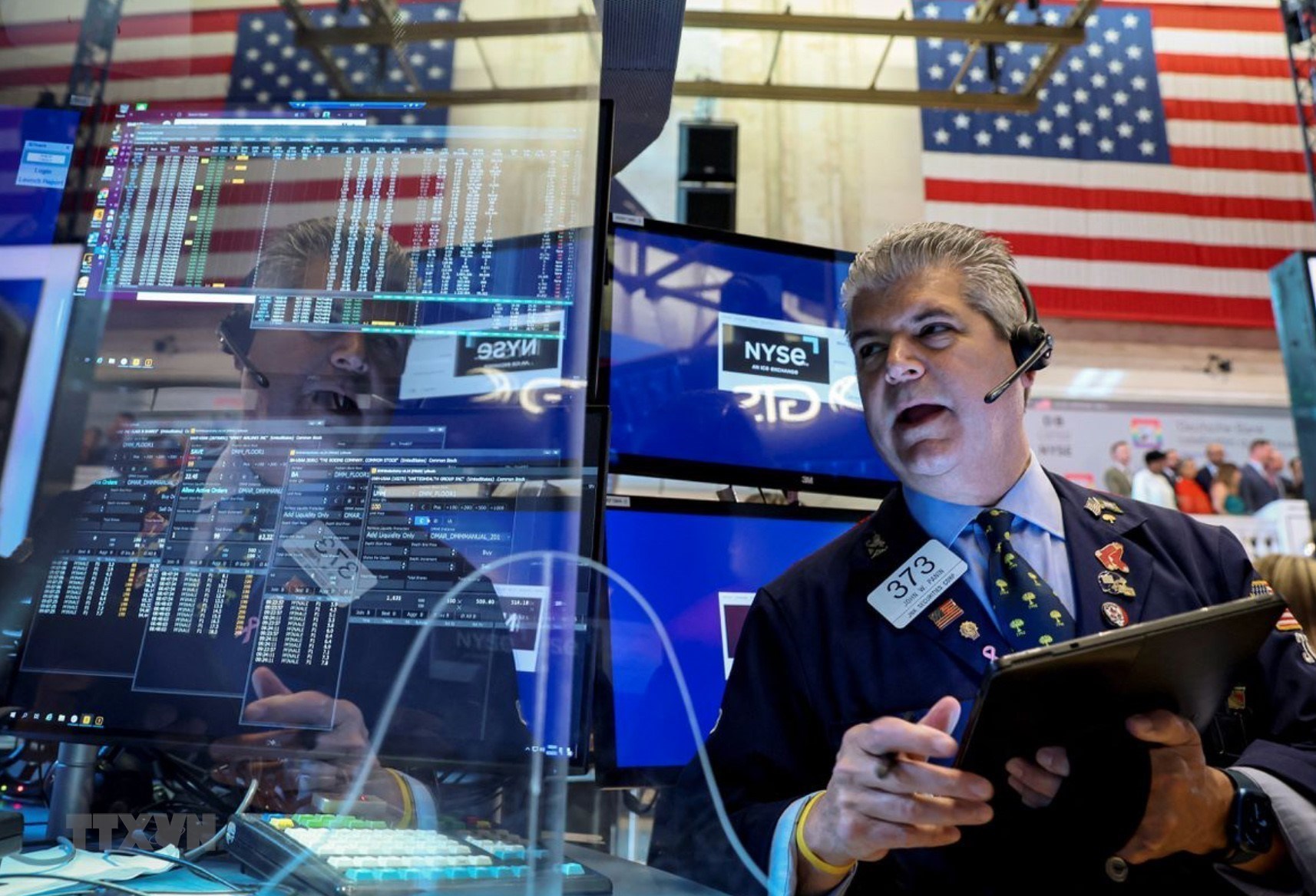 Dow Jones, S&P 500 gần như đi ngang dù lợi suất trái phiếu lại lên sát đỉnh