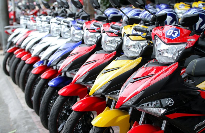 Thu nhập 500 triệu: Thừa tiền mua ô tô vẫn phải đi xe máy