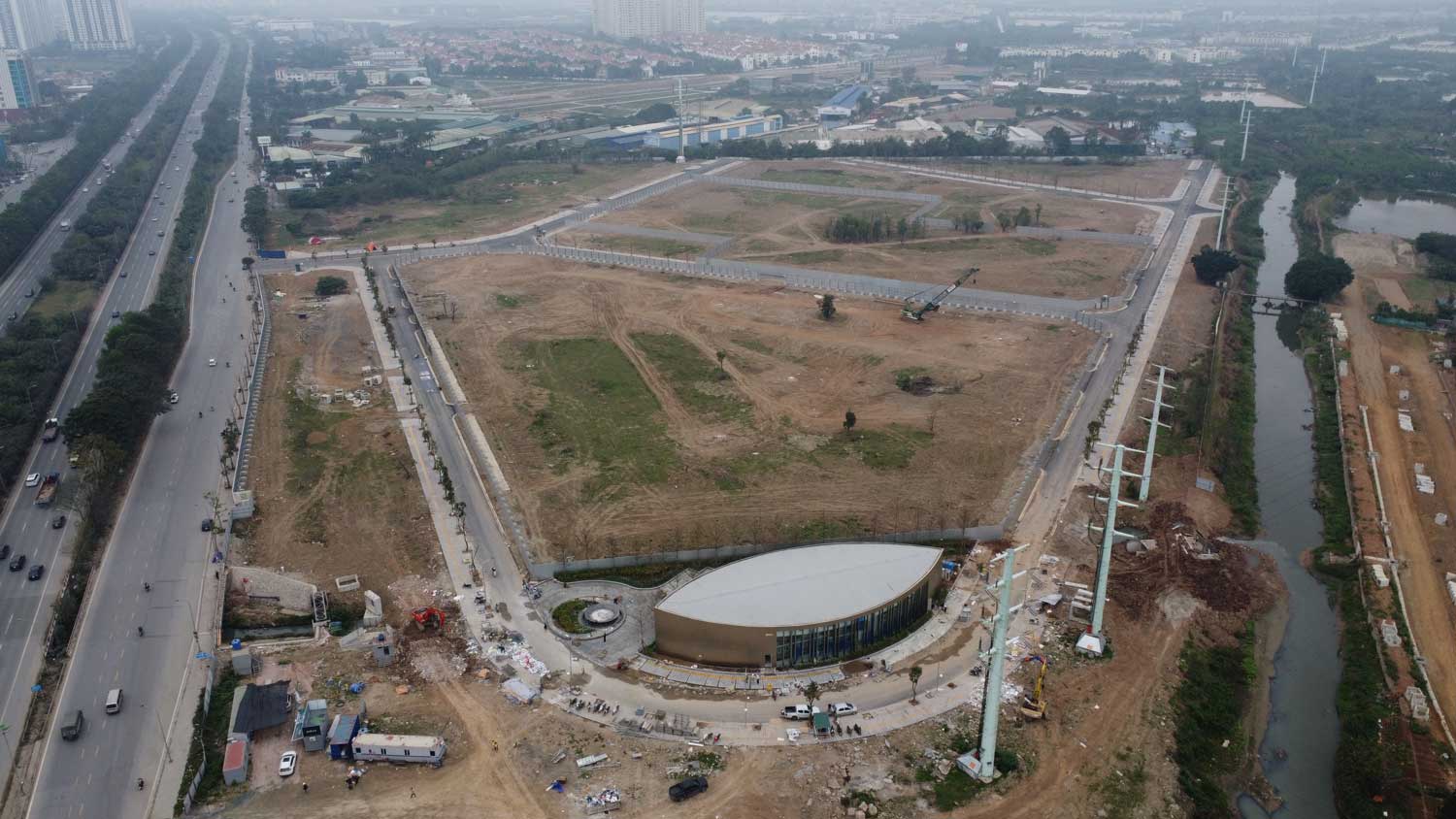 Chỉ là bãi đất trống, dự án Lumi Hanoi vẫn rầm rộ nhận tiền đặt chỗ